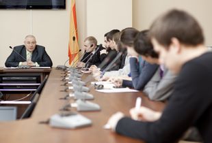 Корзин встреча с молодёжью по выборам в МП 21.01.2013 сайт.jpg